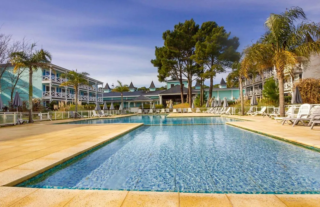 Howard Johnson Hotel & Convention Center Madariaga - Carilo-1