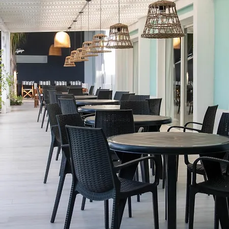 Howard Johnson Hotel & Convention Center Madariaga - Carilo-3